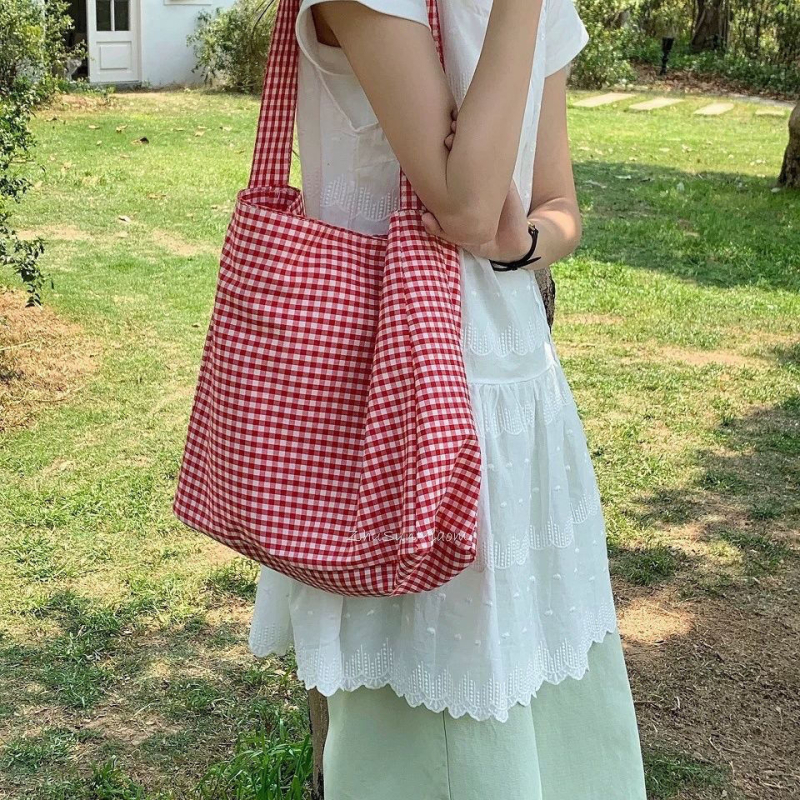 Unisex tote torba, poliester, karirani uzorak, platnena podstava, velika zapremina, proljeće 2024