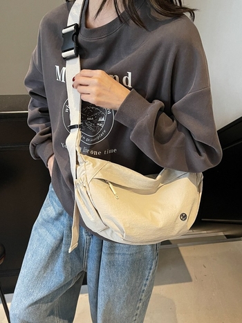 Dumpling oblik platnene crossbody torbe – zatvarač, podstava od poliestera, džep za mobitel, gradski stil, ljeto 2025