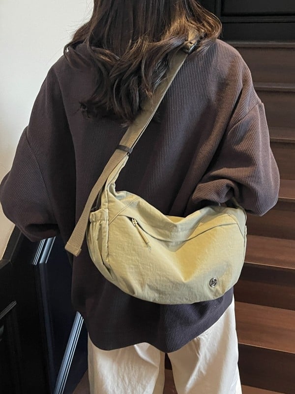 Dumpling oblik platnene crossbody torbe – zatvarač, podstava od poliestera, džep za mobitel, gradski stil, ljeto 2025