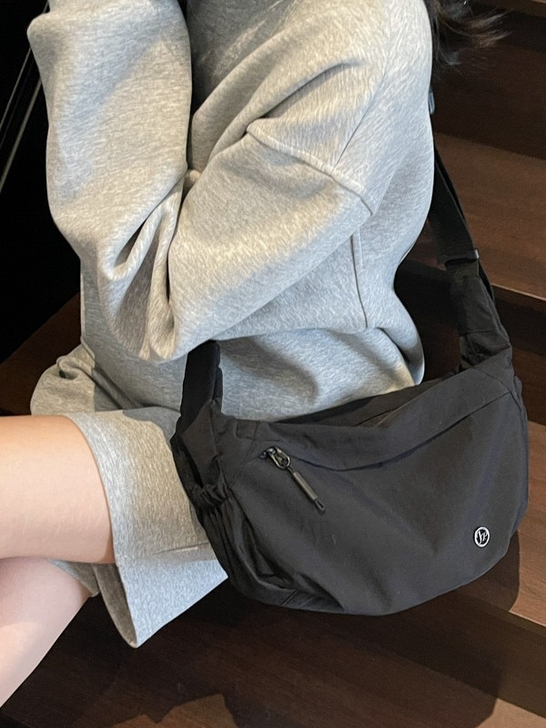 Dumpling oblik platnene crossbody torbe – zatvarač, podstava od poliestera, džep za mobitel, gradski stil, ljeto 2025