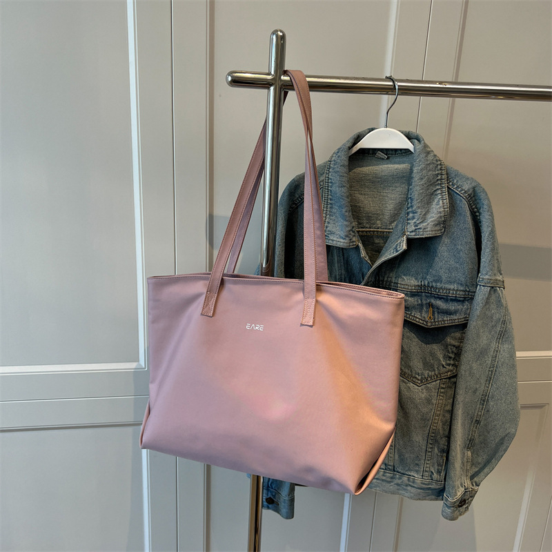 Nylon tote torba s zatvaračem, ulični trend stil, vodoravni kvadratni oblik, unutarnji džep sa zipom i džep za telefon
