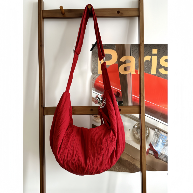 Naju crossbody torbica, najlonski materijal, vodoravni kvadratni oblik, zatvaranje na zip, velika kapaciteta