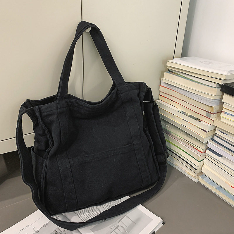 Tote torba s urbanim trendom, canvas materijal, horizontalni kvadratni oblik, zatvaranje na zip