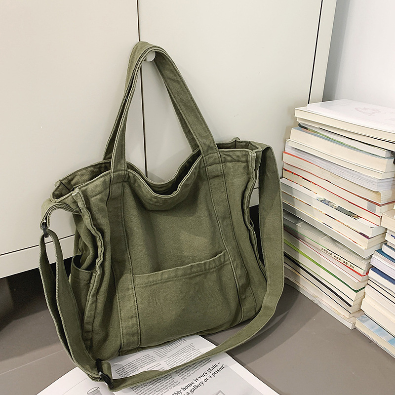 Tote torba s urbanim trendom, canvas materijal, horizontalni kvadratni oblik, zatvaranje na zip