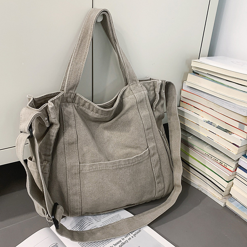 Tote torba s urbanim trendom, canvas materijal, horizontalni kvadratni oblik, zatvaranje na zip