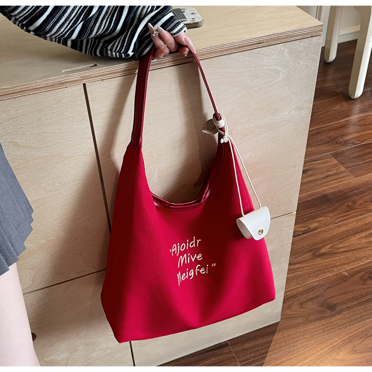 Geantă Tote din material textil, formă orizontală pătrată, închidere magnetică, buzunar interior laminat cu fermoar, Vara 2025