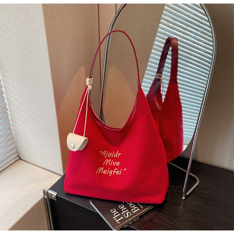 Geantă Tote din material textil, formă orizontală pătrată, închidere magnetică, buzunar interior laminat cu fermoar, Vara 2025