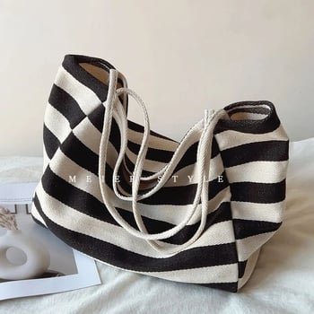 Geantă de voiaj din canvas – Tote, stil mix and match, deschidere deschisă, primăvara 2018, pentru călătorii de relaxare