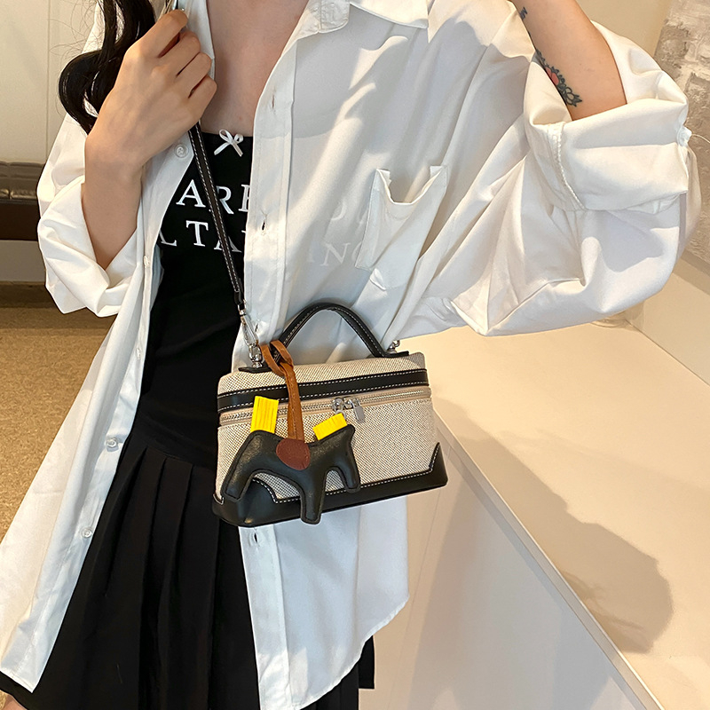 Geantă crossbody din PU – formă pătrată, stil urban minimalist, închidere cu fermoar, căptușeală poliester, cu o singură curea