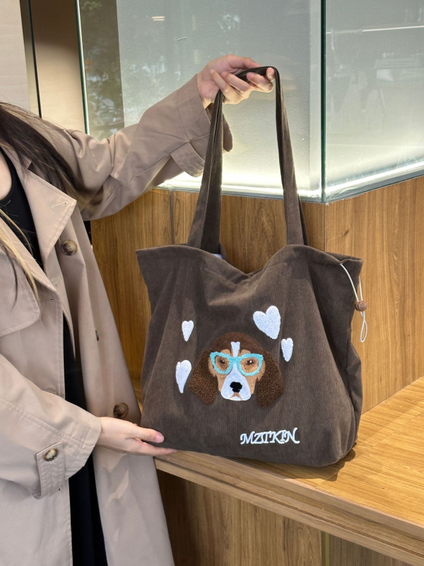 Corduroy tote táska húzózsinóros zárással, függőleges négyzet alakú forma, rejtett cipzáras zseb és ID zseb