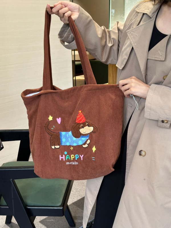 Corduroy tote táska húzózsinóros zárással, függőleges négyzet alakú forma, rejtett cipzáras zseb és ID zseb