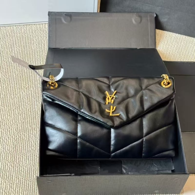 Γυναικεία τσάντα από γνήσιο δέρμα σε στυλ Cloud, οριζόντια τετράγωνη μορφή, με καπάκι, καμβάς επένδυση, εσωτερικά διαμερίσματα: θήκη με φερμουάρ, θήκη για κινητό και θήκη ταυτότητας