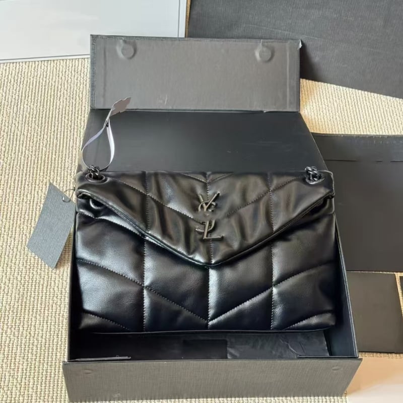 Γυναικεία τσάντα από γνήσιο δέρμα σε στυλ Cloud, οριζόντια τετράγωνη μορφή, με καπάκι, καμβάς επένδυση, εσωτερικά διαμερίσματα: θήκη με φερμουάρ, θήκη για κινητό και θήκη ταυτότητας