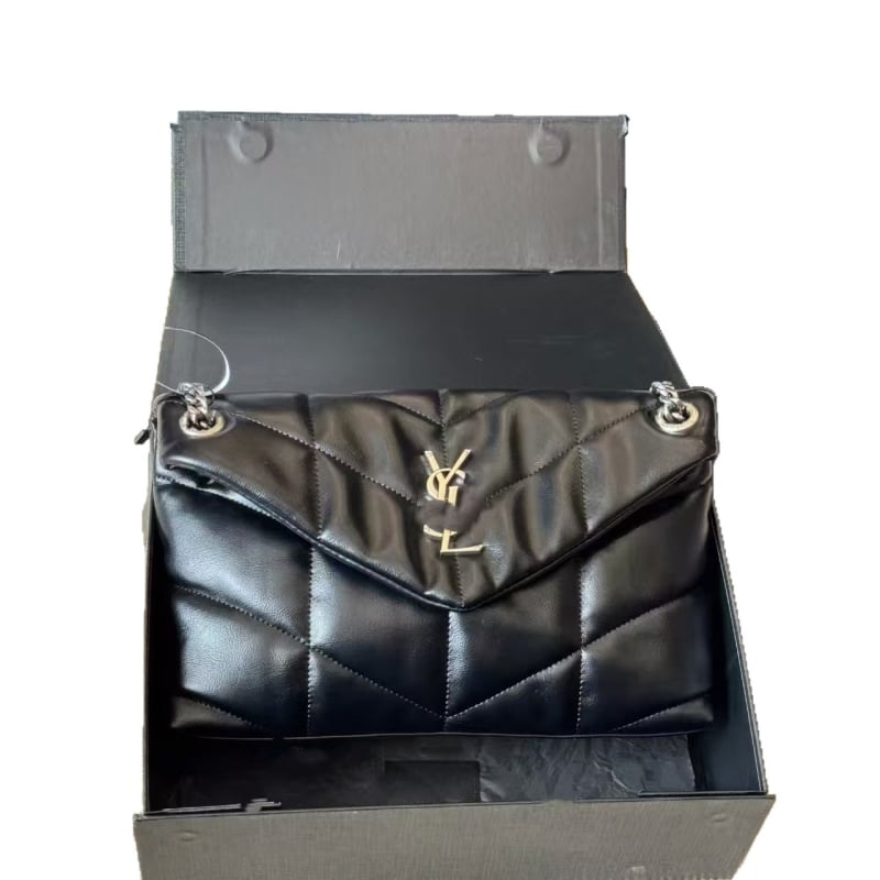 Γυναικεία τσάντα από γνήσιο δέρμα σε στυλ Cloud, οριζόντια τετράγωνη μορφή, με καπάκι, καμβάς επένδυση, εσωτερικά διαμερίσματα: θήκη με φερμουάρ, θήκη για κινητό και θήκη ταυτότητας