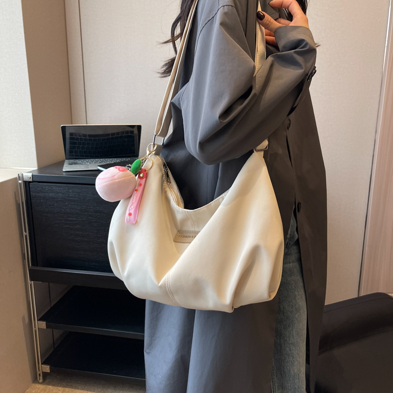 Platnena torba preko ramena u stilu Urban Simplicity, s podlogom od poliestera i zatvaračem
