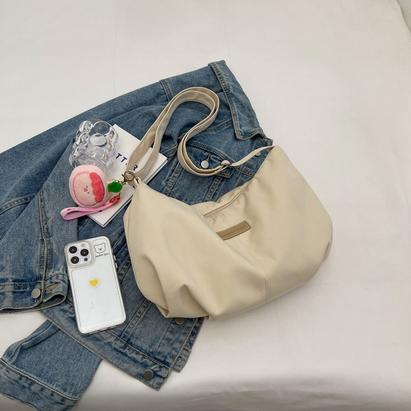 Platnena torba preko ramena u stilu Urban Simplicity, s podlogom od poliestera i zatvaračem