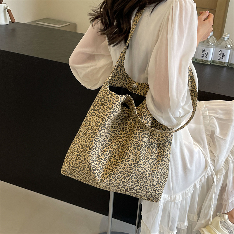 Geantă de umăr floral din nylon, mică, pătrată, cu deschidere deschisă, buzunar pentru telefon, căptușeală din poliester