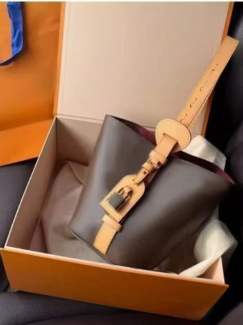 Maixi Bucket táska – valódi bőr, vászon bélés, mágneses zárás, cipzáras és dokumentumok számára zsebek