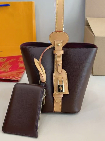 Maixi Bucket táska – valódi bőr, vászon bélés, mágneses zárás, cipzáras és dokumentumok számára zsebek