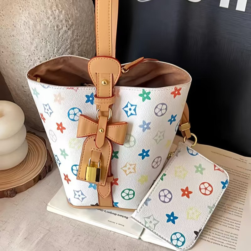 Maixi Bucket táska – valódi bőr, vászon bélés, mágneses zárás, cipzáras és dokumentumok számára zsebek