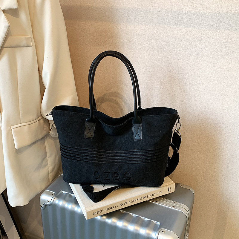 Geantă Tote din canvas PU, stil minimalist-luxos, formă orizontală pătrată, fermoar, buzunar intern pentru telefon, curea pe umăr, Vara 2025