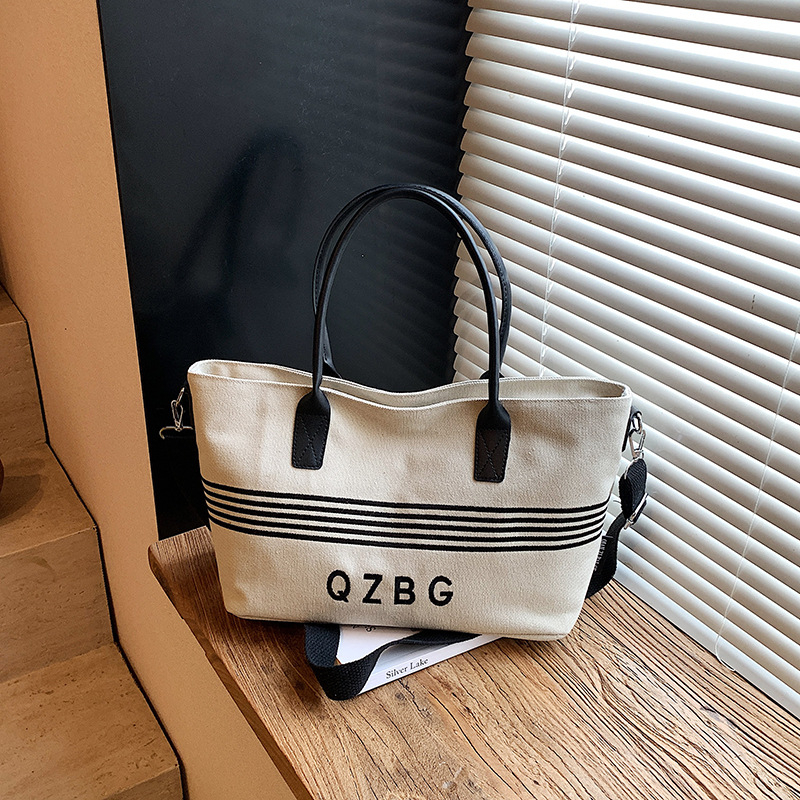 Geantă Tote din canvas PU, stil minimalist-luxos, formă orizontală pătrată, fermoar, buzunar intern pentru telefon, curea pe umăr, Vara 2025