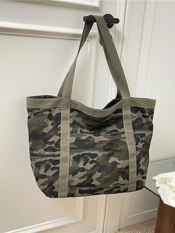 Geantă tote din material textil, formă orizontală pătrată, închidere cu fermoar, căptușeală din pânză, buzunar interior cu fermoar