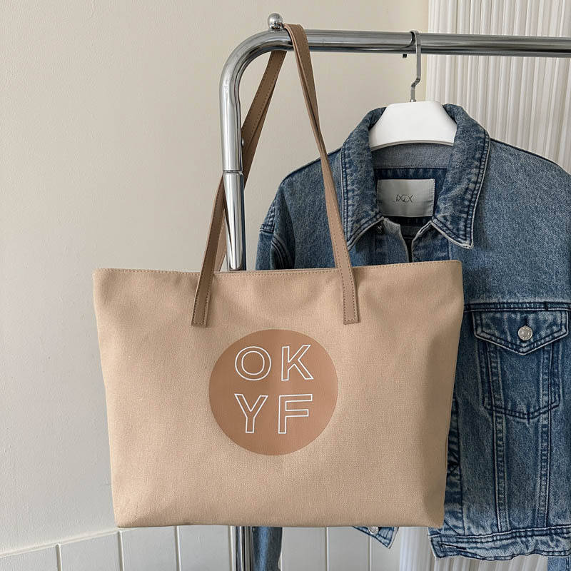 Geantă Tote din canvas - Simplitate urbană, Închidere cu fermoar, Căptușeală din poliester, Compartimente interioare: buzunar cu fermoar, buzunar pentru telefon, buzunar pentru ID