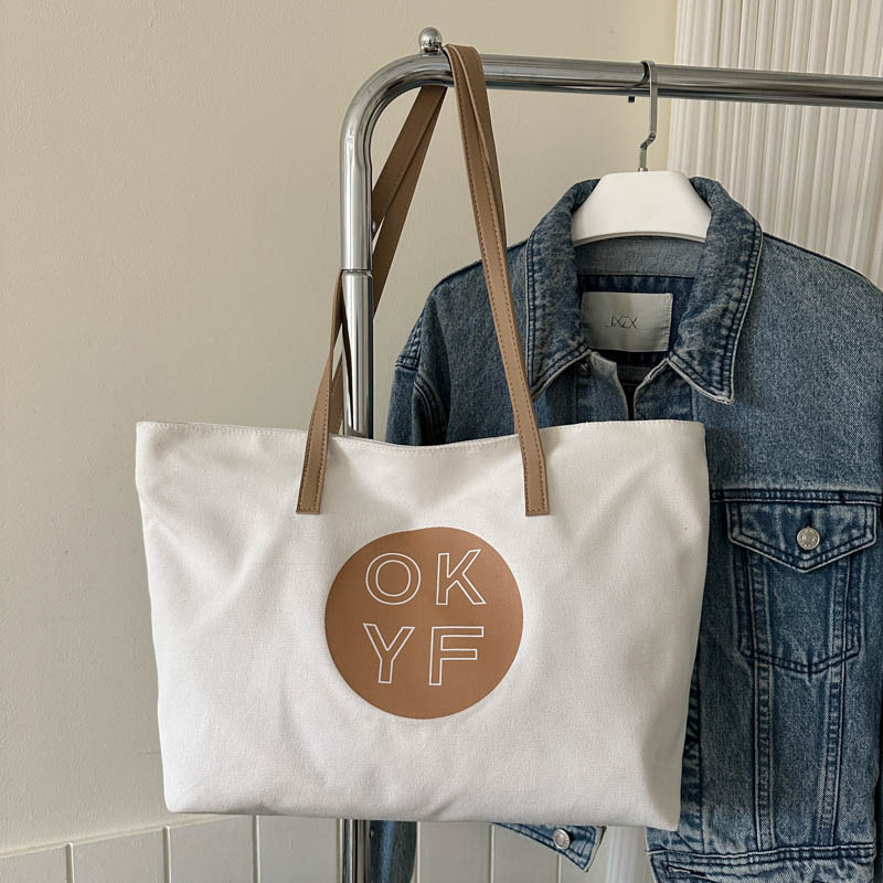 Geantă Tote din canvas - Simplitate urbană, Închidere cu fermoar, Căptușeală din poliester, Compartimente interioare: buzunar cu fermoar, buzunar pentru telefon, buzunar pentru ID