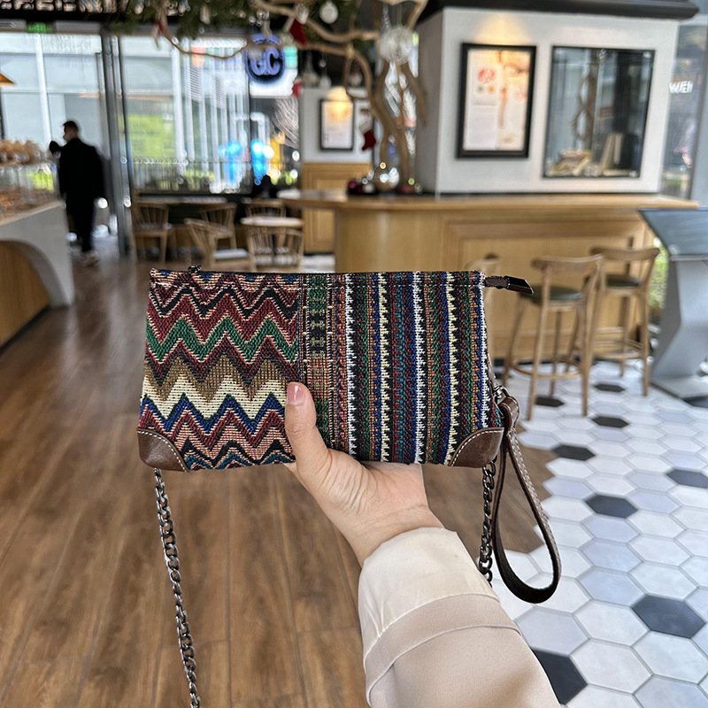Retro etnička crossbody torbica, platno, horizontalni kvadratni oblik, zatvarač, unutarnji pretinci: pretinac sa zatvaračem, pretinac za telefon, pretinac za identifikaciju