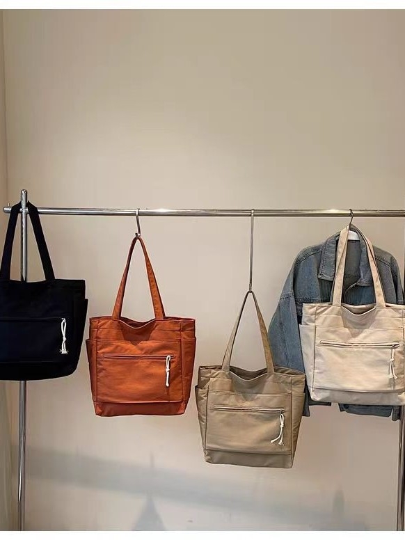 Ženska nylon tote torba - Ulični stil, mekani 3D silueta, zatvaranje na zip, unutarnja džep sa zipom i džep za telefon, podstava od poliestera, dvostruke naramenice