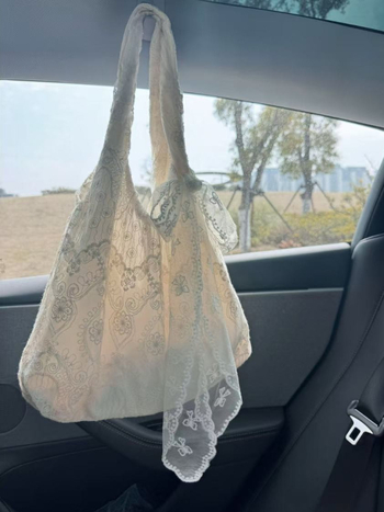 Čipkasta tote torba, svježeg i nježnog stila, horizontalni kvadratni oblik, otvoreni vrh, poliester podstava