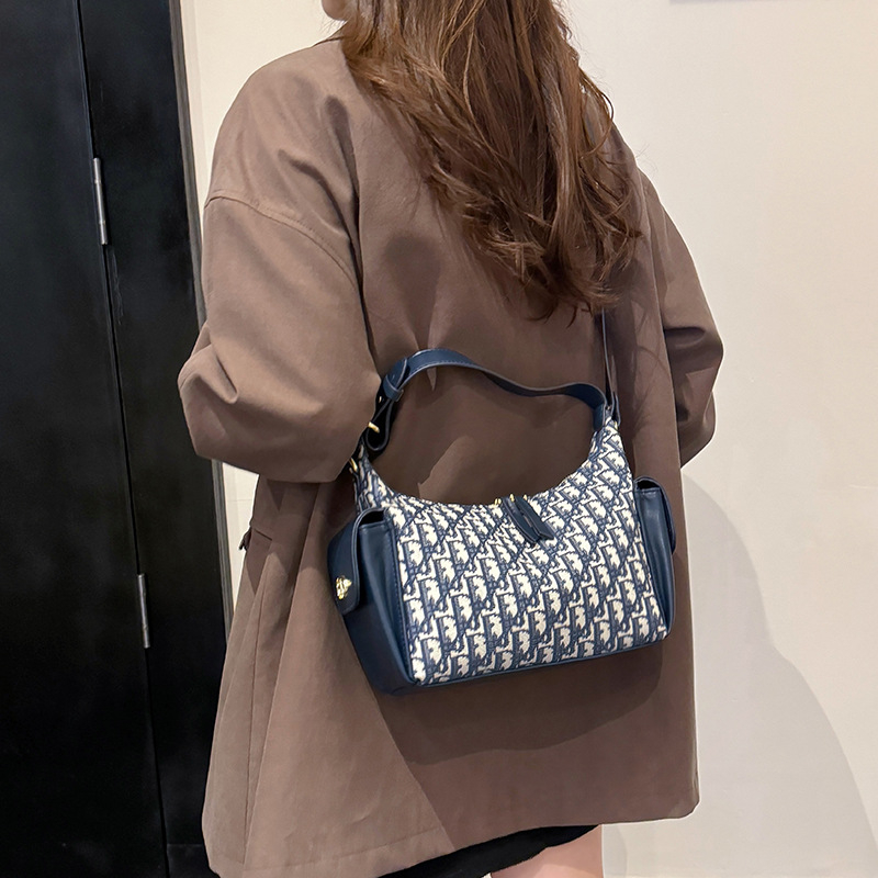 Damska torbica za rame u urbanoj jednostavnosti, platno, crossbody, zatvarač