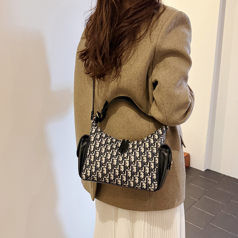 Damska torbica za rame u urbanoj jednostavnosti, platno, crossbody, zatvarač