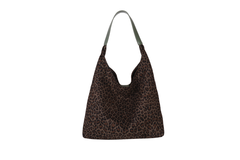 Leopard uzorak tote torba, sintetička koža, vodoravni kvadratni oblik, magnetsko zatvaranje, unutarnji džepovi za telefon i dokumente.