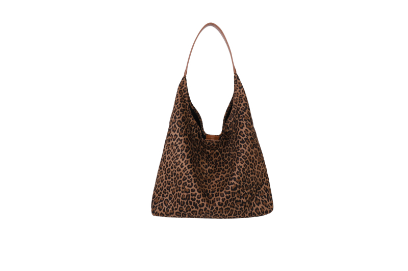 Leopard uzorak tote torba, sintetička koža, vodoravni kvadratni oblik, magnetsko zatvaranje, unutarnji džepovi za telefon i dokumente.