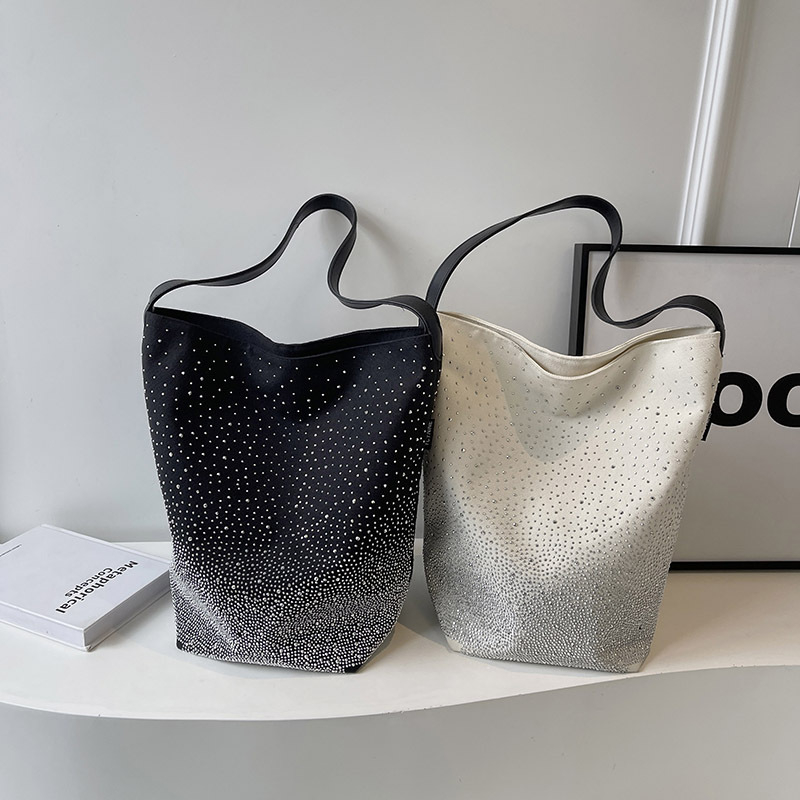 Ženska torbica košara od platna, gradski minimalistički stil, magnetsko zatvaranje, poliester podstava, oblik košarice, s jednom naramenicom