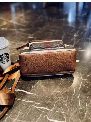 Crossbody torba s kyber funkcijom, platnen materijal, horizontalni kvadratni oblik, mala kvadratna torba, zatvarač