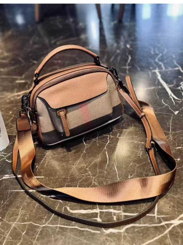 Crossbody torba s kyber funkcijom, platnen materijal, horizontalni kvadratni oblik, mala kvadratna torba, zatvarač