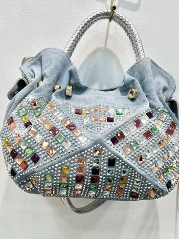 Crossbody torba - Denim dumpling torba, zatvaranje na zip, mekani materijal, unutarnji džep sa zatvaračem i džep za telefon, dvostruke naramenice