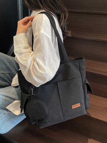 Nylon Tote torba u urbanom stilu s crossbody remenom, vodoravni kvadratni oblik, zatvarač, unutarnji pretinac za dokumente, poliester podstava