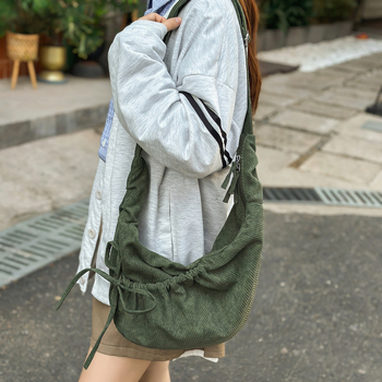 Ženska ramena torba velikog kapaciteta, corduroy materijal, knedlasta torba, korejski street style, srednja veličina, casual dizajn