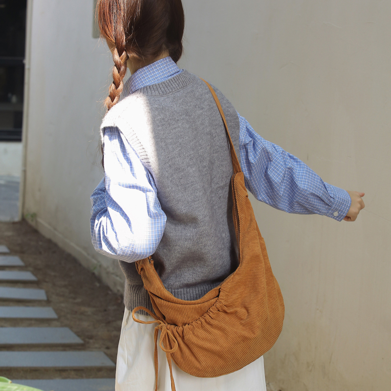 Ženska ramena torba velikog kapaciteta, corduroy materijal, knedlasta torba, korejski street style, srednja veličina, casual dizajn