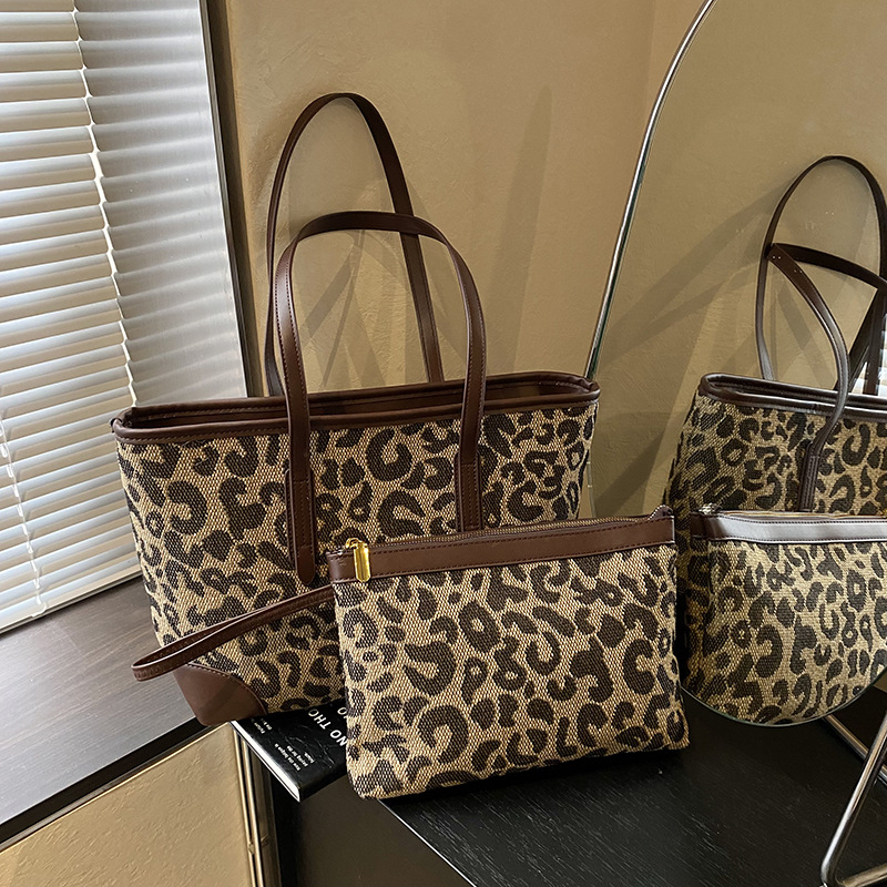 Platnena Tote torba s leopardim uzorkom, zatvarač na zip, podstava od poliestera, uspravni kvadratni oblik, unutarnji džepovi za telefon i dokumente