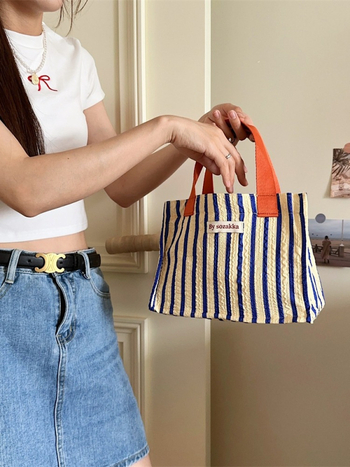 Tote torba, street fashion stil, poliester, vertikalni kvadratni oblik, poplin podstava, unutarnja džep s zatvaračem, dvostruke naramenice, svakodnevna upotreba, ljeto 2024