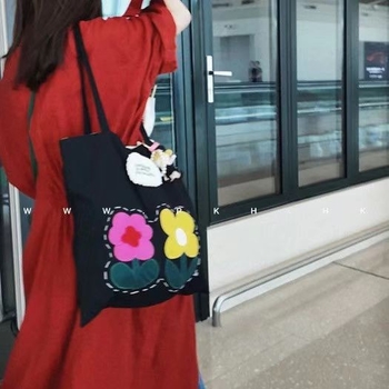 Unisex platnena Tote torba s horizontalnim kvadratnim oblikom, poliesterom obložena podstava, džep na zip i unutarnji džep.