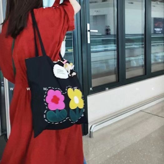 Unisex platnena Tote torba s horizontalnim kvadratnim oblikom, poliesterom obložena podstava, džep na zip i unutarnji džep.