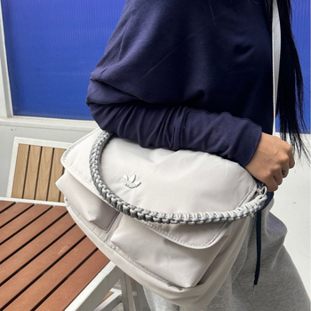 Torba crossbody velike kapacitete, vodootporna tkanina, gradski stil, horizontalni kvadratni oblik, magnetska kopča, unutarnja džep za telefon