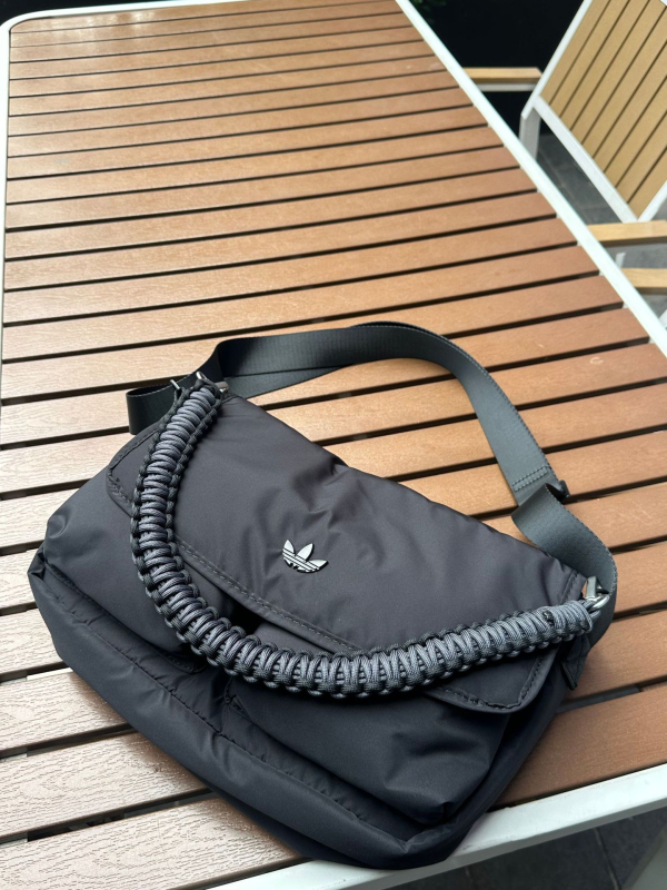 Torba crossbody velike kapacitete, vodootporna tkanina, gradski stil, horizontalni kvadratni oblik, magnetska kopča, unutarnja džep za telefon