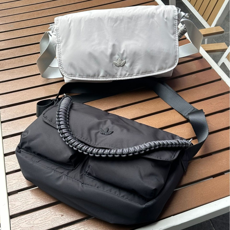 Torba crossbody velike kapacitete, vodootporna tkanina, gradski stil, horizontalni kvadratni oblik, magnetska kopča, unutarnja džep za telefon